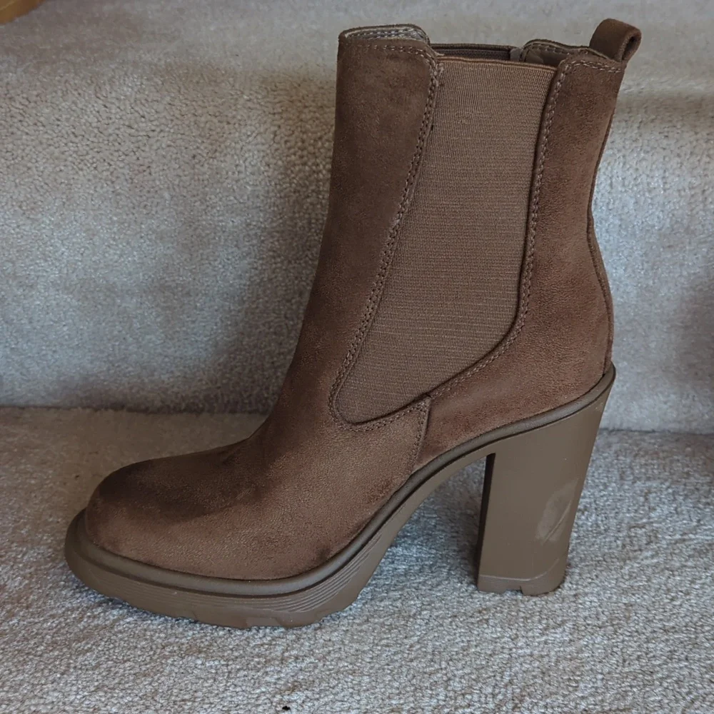 Nine West Ream Chunky Heel Suede Chelsea Ankle Boots 7M Brown - Picture 12 of 14